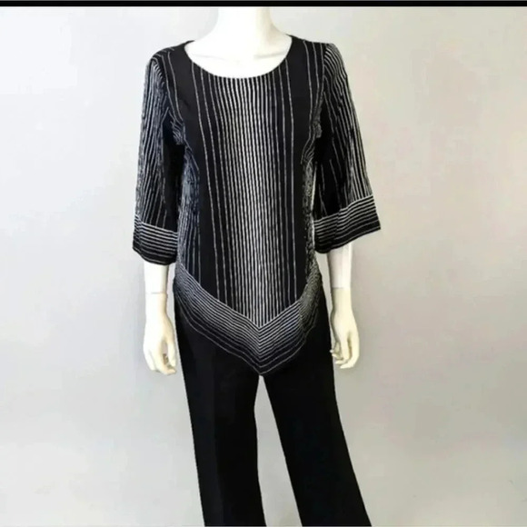 Alfani Printed Assymetrical Hem Top /  Medium - Picture 4 of 5